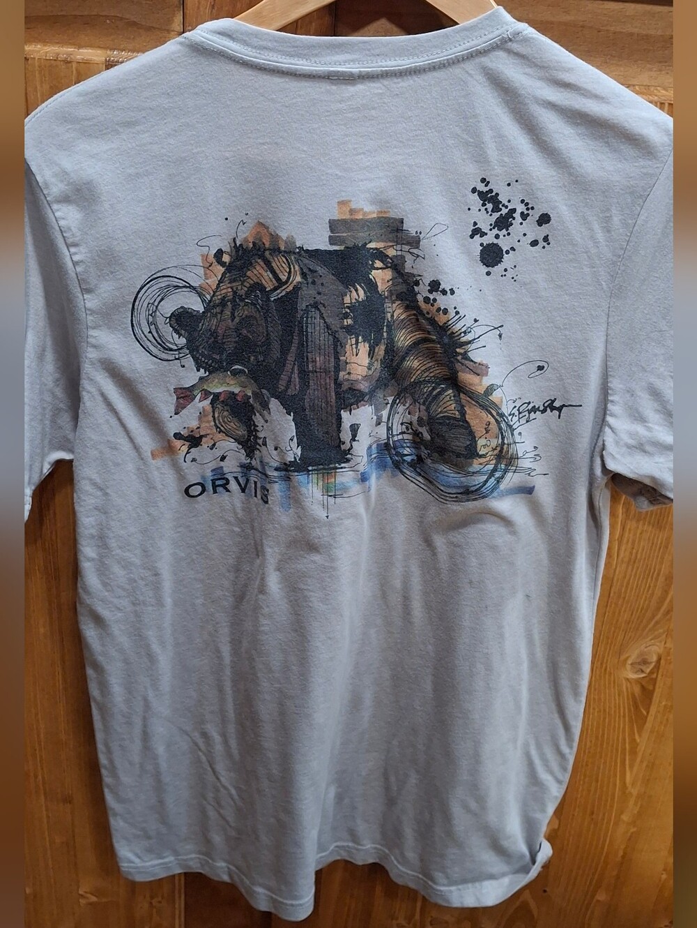 Orvis Light Gray Men's Graphic Fishing Tee with Bear Image Mens MED